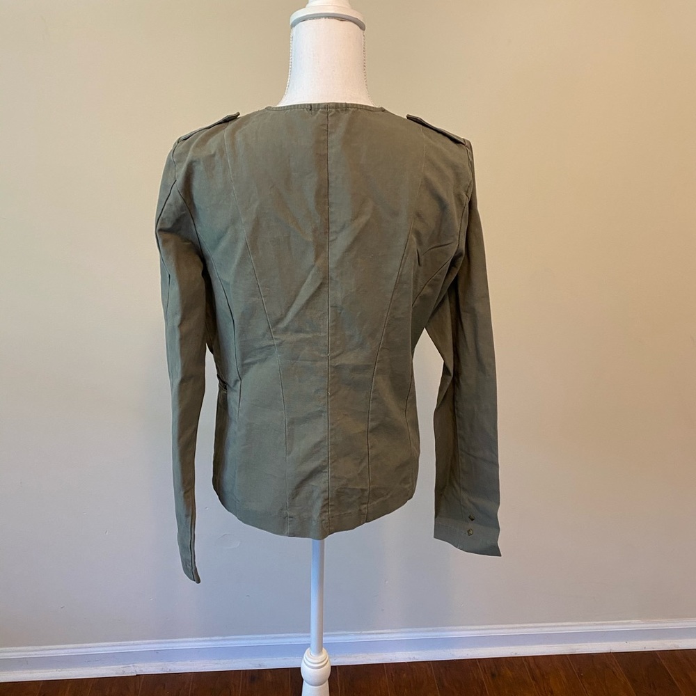 Blazer - Picture 6 of 6